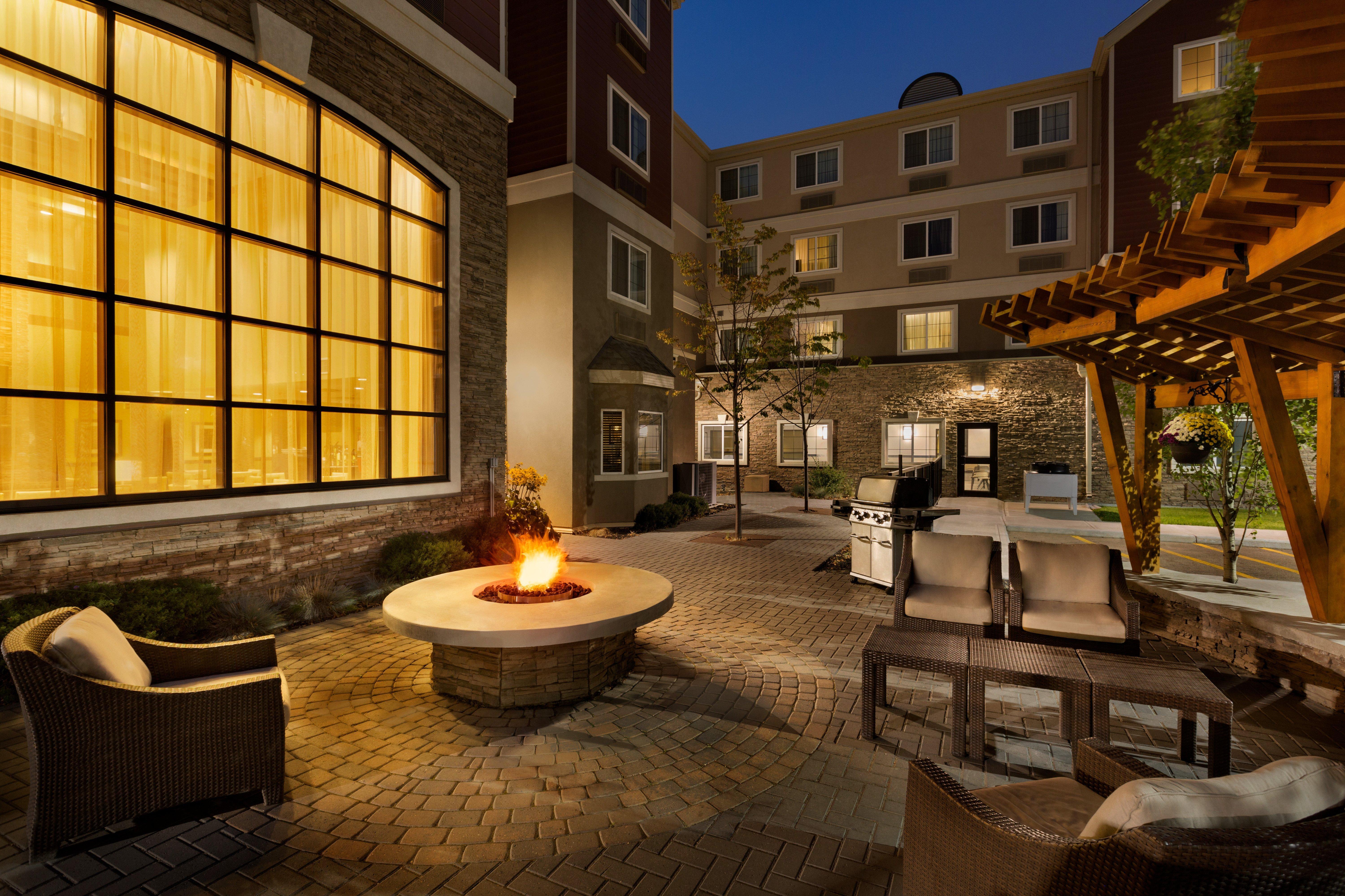 Staybridge Suites West Edmonton By Ihg Kültér fotó